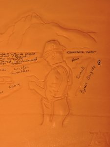 Chantal de Meeus grave pour vous votre projet sur le cuir et le rend unique au monde ! Une oeuvre est née. Albums photos, livres d'or, cadeau d'entreprise unique