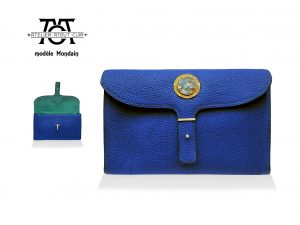 Sac de soirée en cuir bleu grainé électrique, doublé agneau avec une pâte de verre de Venice pour ajouter la touche fine et élégante. Finitions soignées pour vous accompagner lors de mariage, coktails, etc