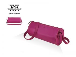 Sac rond de 35 X 17 cm avec zip. Entièrement cousu main.